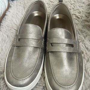 NWOT Tommy Bahama loafer